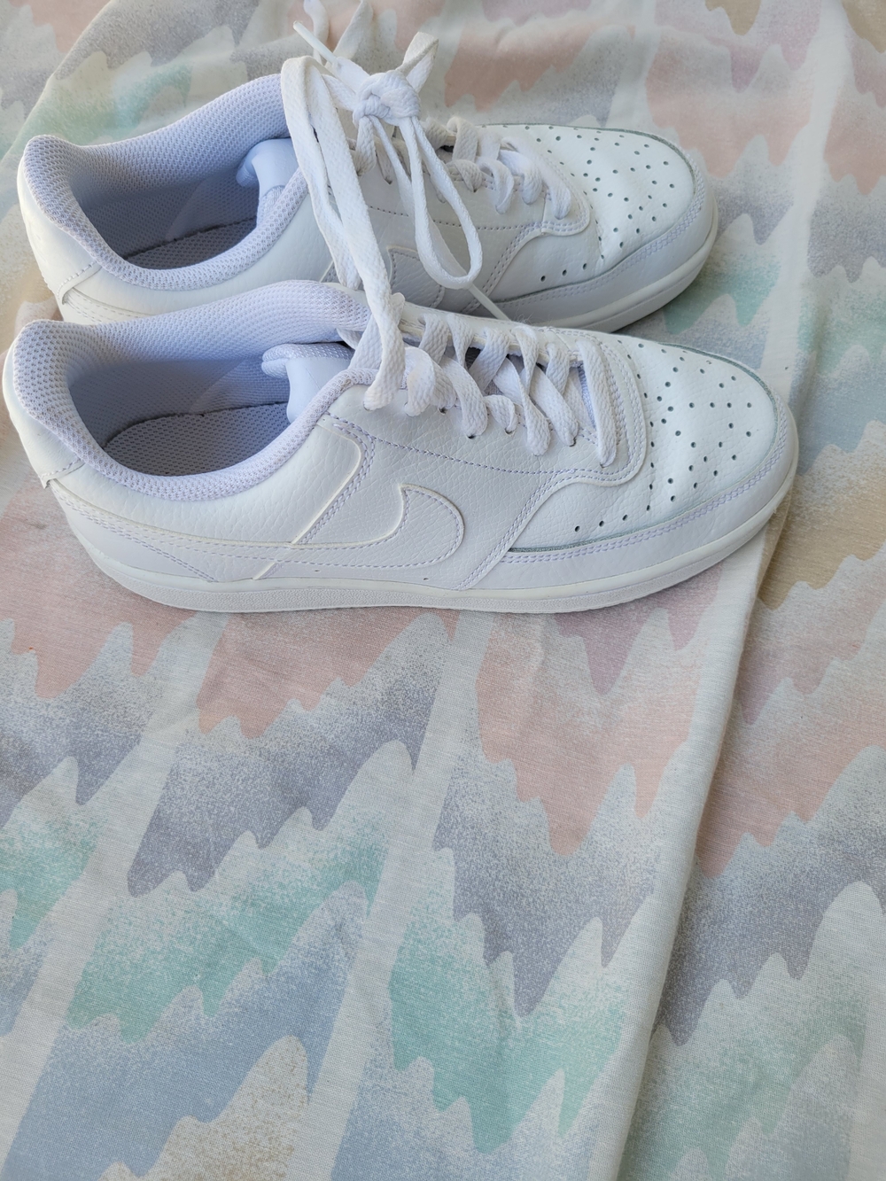 Nike White Low-Top Sneaker with Black Swoosh Insole Logo